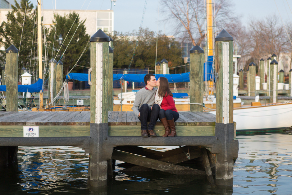 Winter engagement session in Downtown Annapolis by Maryland wedding photographer Christa Rae Photography