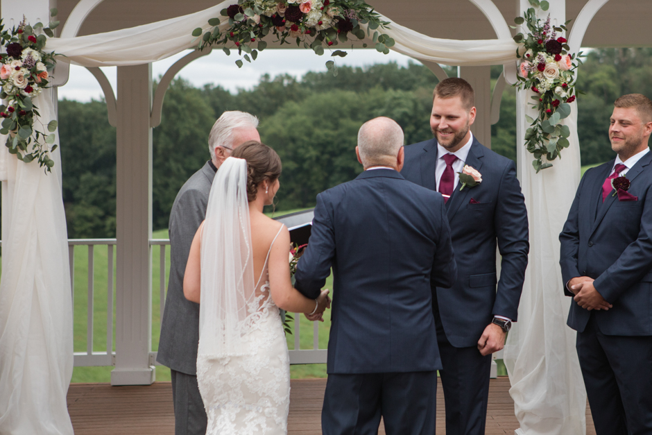 September fall wedding at Morningside Inn in Frederick photographed by Maryland wedding photographer Christa Rae Photography